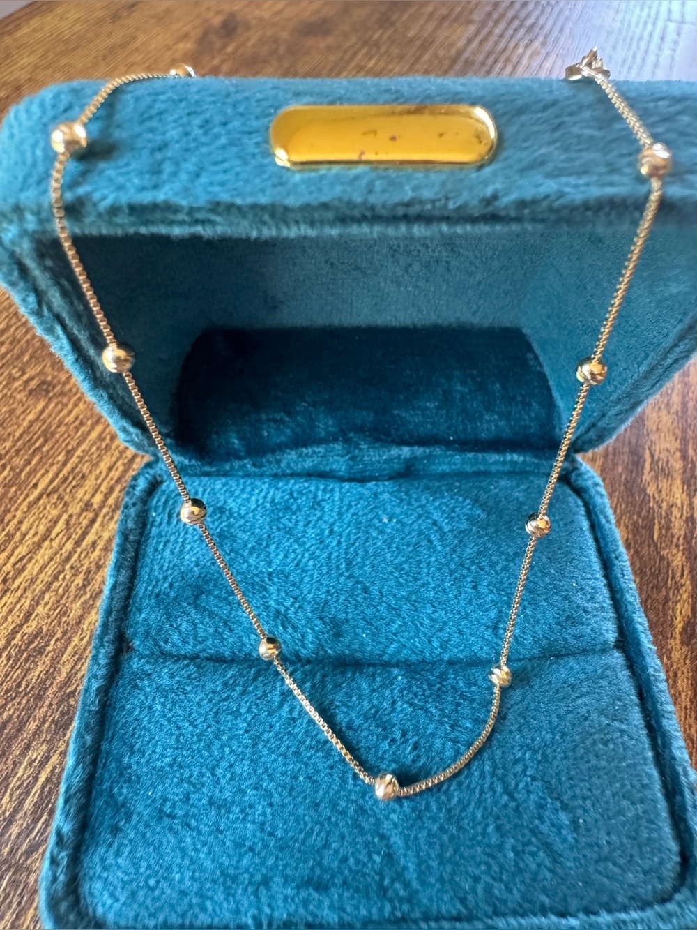 18k Saudi Gold Dia Cut Bead Station Bracelet 7.5  1.15 gram
